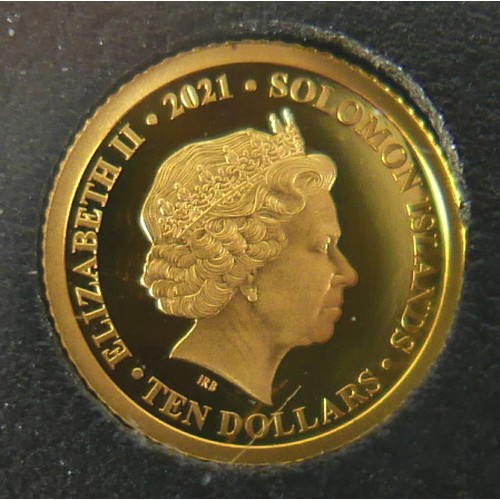 76 - A 2001 ERII 95th birthday gold proof coin, 24ct gold with certificate, plastic case and pouch.