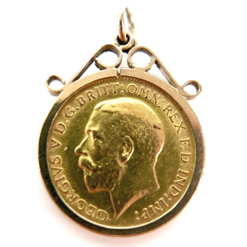 86 - A George V gold half sovereign, 1914, in a yellow metal pendant mount, 5.4g gross.