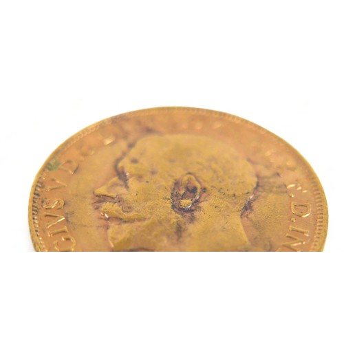 97 - A George V gold sovereign, 1913.