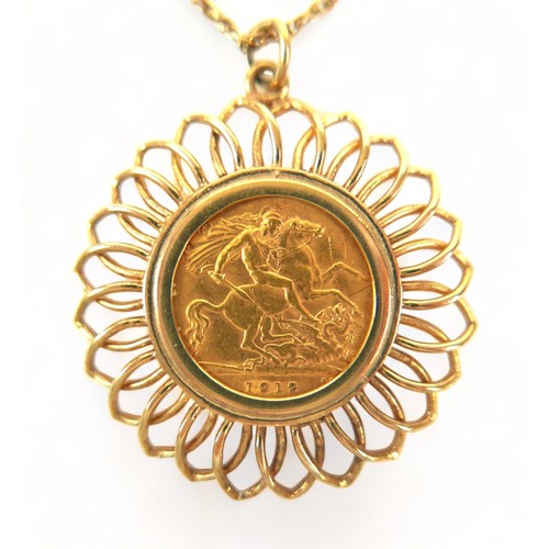 87 - A George V gold half sovereign, 1912, in a 9ct gold pendant mount, on a 9ct gold chain, 54cm long, 1... 