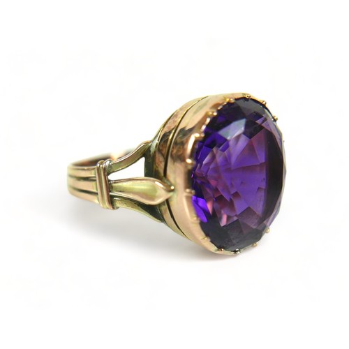 210 - A 9ct gold diamond ring size Q and a yellow gold amethyst ring size P surface tests to approx 9ct, t... 