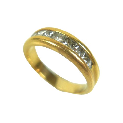 257 - A yellow gold nine stone diamond ring size Q, 5.9 grams surface tests to approximately 5.9 grams