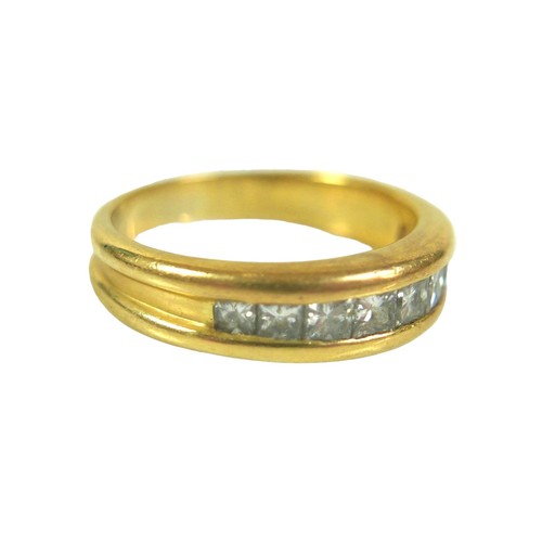 257 - A yellow gold nine stone diamond ring size Q, 5.9 grams surface tests to approximately 5.9 grams