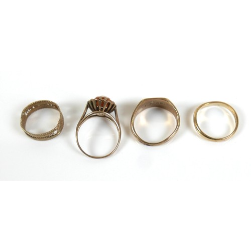 217 - A group of 9ct yellow gold rings, comprising a signet ring, 11mm at widest, size R, a wedding band w... 