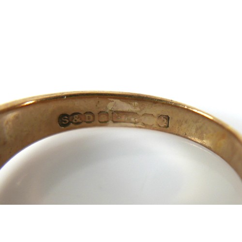 217 - A group of 9ct yellow gold rings, comprising a signet ring, 11mm at widest, size R, a wedding band w... 