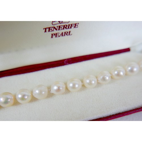 186 - A small group of jewellery, comprising a Tenerife pearl bracelet, formed of a single string of 8.5mm... 