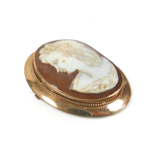 232 - A 9ct mounted cameo brooch, 40 by 10 by 50mm, 11.8.