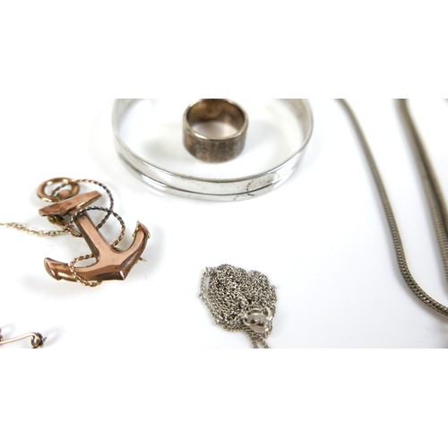 221 - A group of mixed jewellery, including a 9ct gold swivel fob with three eoval hardstone insets, an un... 