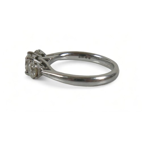 346 - A platinum three stone 1ct diamond ring, retailed by Goldsmiths, marked CT1.00 to inner shank, size ... 