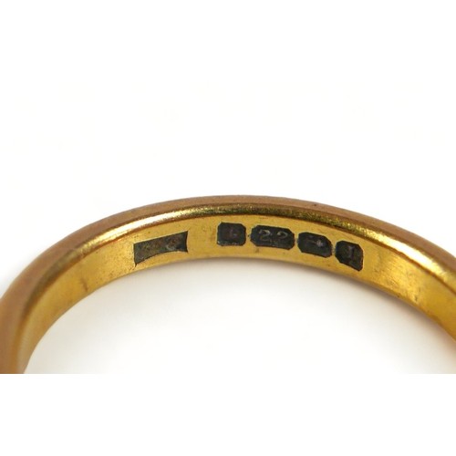 252 - A 22ct yellow gold band, 2.5 mm wide, size L, 4.3g.