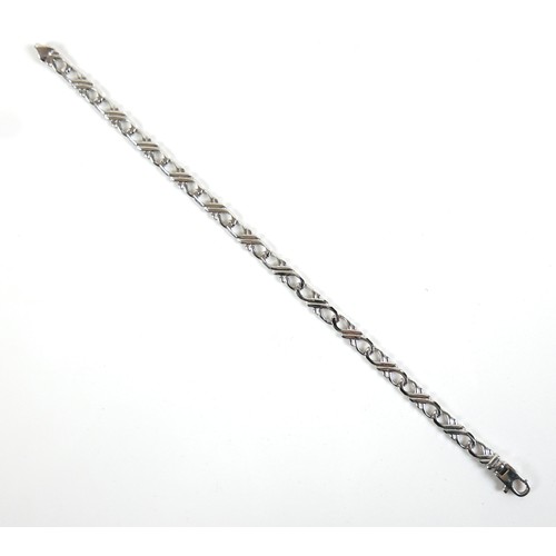 269 - A 9ct white gold chain bracelet, 10.2g, 19cm long.