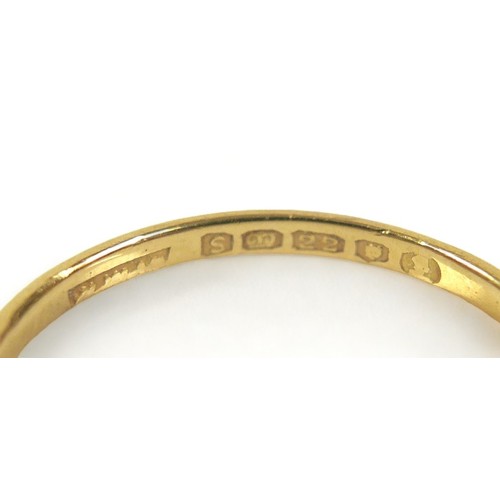 177 - A 22ct yellow gold wedding band ring, 1.7mm wide, size Q, 1.5g.