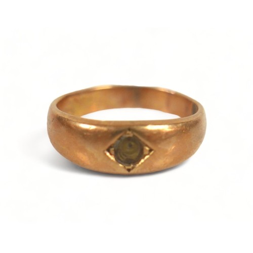 202 - An 18ct gold pinky ring, size F, missing stone, 3.2g