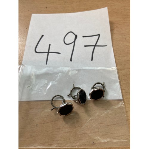 497 - 3 9ct gold (white) studs