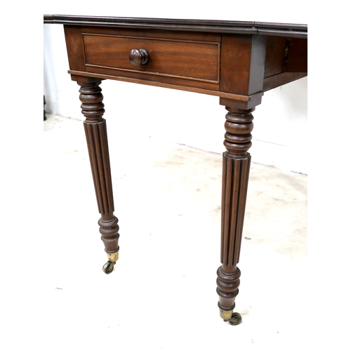 652 - An early Victorian mahogany Pembroke table, with drop leaves, single drawer, turned and reeded legs ... 