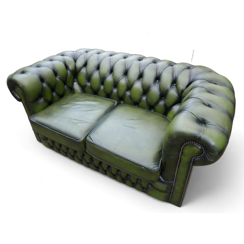 621 - A modern green leather button back Chesterfield sofa, 153cm by 87cm by 72cm tall.