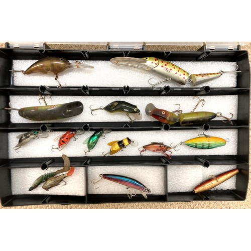 177 - A Daiwa Cruiser deluxe Mill 30lb sea rod with fifteen assorted lures.