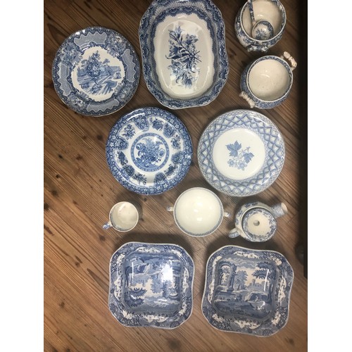 104 - A collection of over thirty pieces of 19th century Copeland & Garrett blue and white wares, includin... 