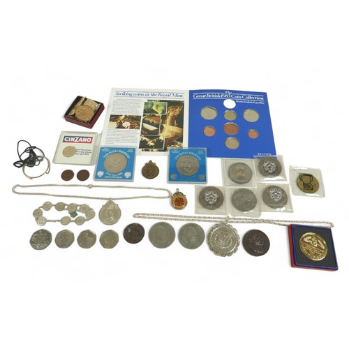 77 - A small collection of British and foreign coins, including a United States one dollar coin, in silve... 