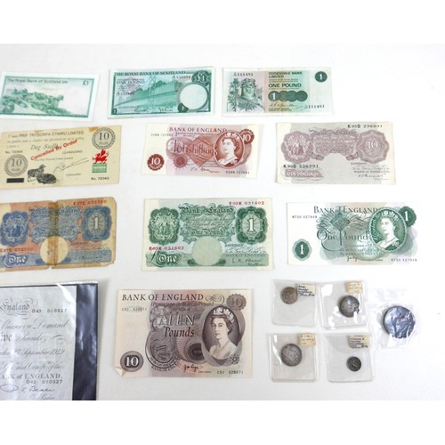 73 - A group of notes and coins, comprising a white £5 note Beale Chief Cashier, 043 010527, dated 15th S... 