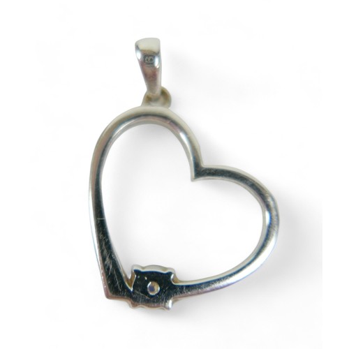 180 - A 9ct white gold tanzanite heart pendant, round cut stone 0.25ct, blue violet colour, 2.1g, 17mm by ... 