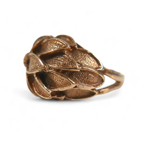 133 - A 9ct yellow gold leaf ring, size N/O, 6.6g