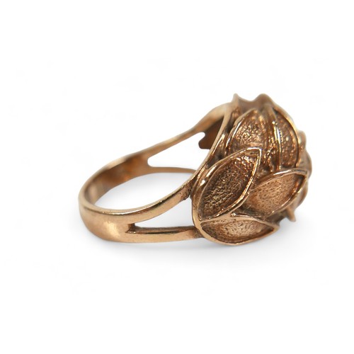 133 - A 9ct yellow gold leaf ring, size N/O, 6.6g