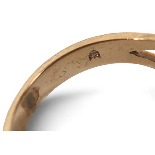 133 - A 9ct yellow gold leaf ring, size N/O, 6.6g