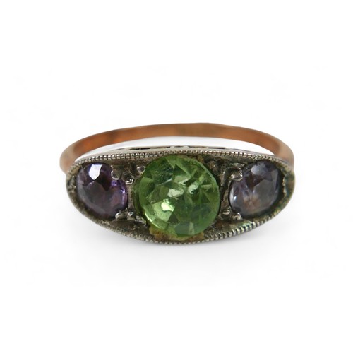 117 - An 18ct yellow gold ring, with three coloured stones, size M, 2.6g.