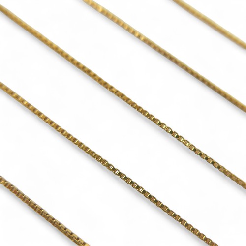 141 - An 18ct yellow gold necklace, 3.6g, 60cm long by 0.8mm.