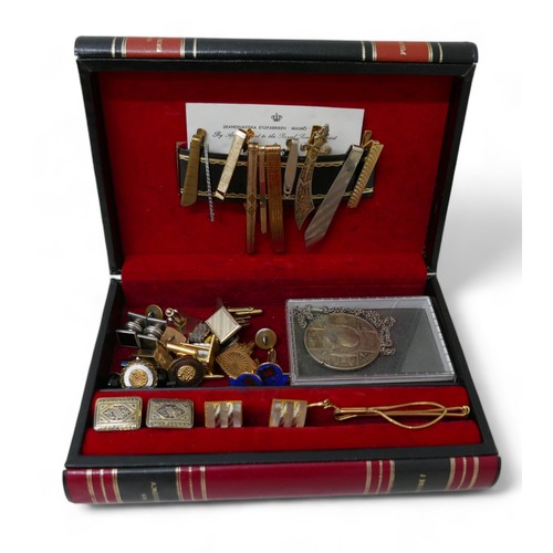 118 - A collection of costume jewellery, watches, gilt earrings and lockets. (1 box)