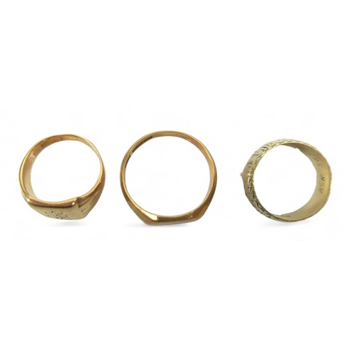 190 - A group of gold jewellery, comprising two gents gold rings: one 9ct 5.2g, one rubbed marks, 5.8g, an... 