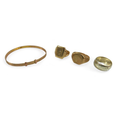 190 - A group of gold jewellery, comprising two gents gold rings: one 9ct 5.2g, one rubbed marks, 5.8g, an... 