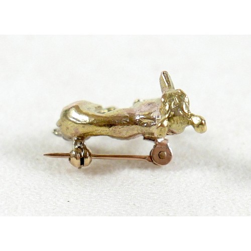 168 - A 9ct yellow gold brooch, in the form of an Italian greyhound, PJCLd, London 1992, 22 by 22mm, 6.9g.