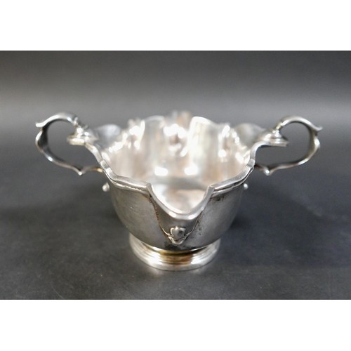 12 - A Britannia standard silver double handle sauce boat, date letter k, maker G P, 428g / 13.7toz, 18 b... 