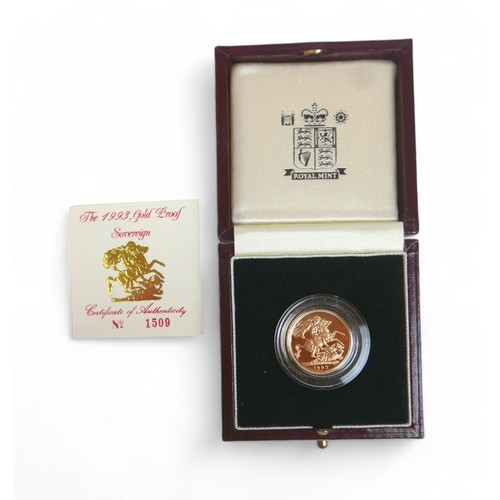 124 - An Elizabeth II gold proof sovereign, 1993, Royal Mint issue, boxed with certificate No 1509.