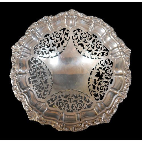 30 - An Edwardian silver comport, with pierced decoration and foliate clasped rim, William Mammatt & Son,... 