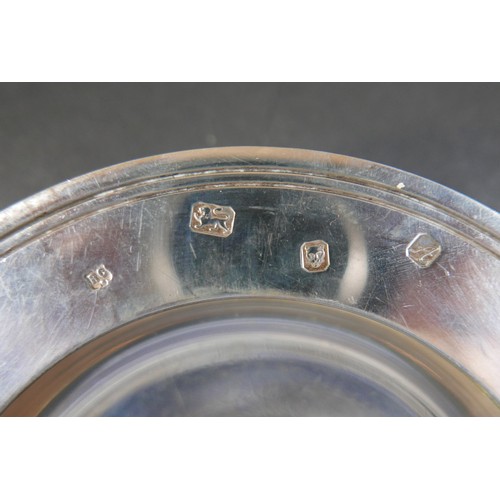 32 - A silver circular dish, RC, London 1975, together with a silver cup on circular foot, and a silver t... 