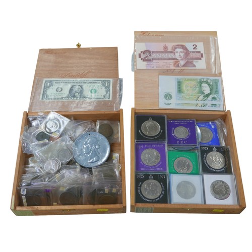 112 - A collection of early 20th century and later British coins, including a George V 1922 half crown, fi... 