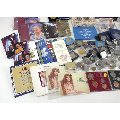 121 - A collection of UK coin sets, commemorative coins and assorted coins, and others, including two 1986... 