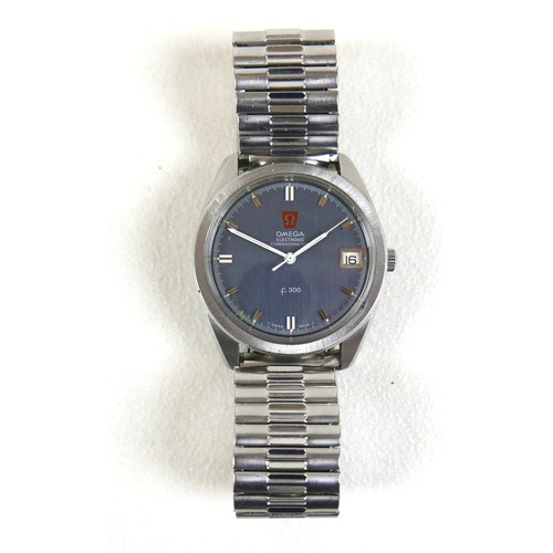 105 - An Omega Electronic F300 Seamaster Chronometer stainless steel gentleman's bracelet wristwatch, circ... 