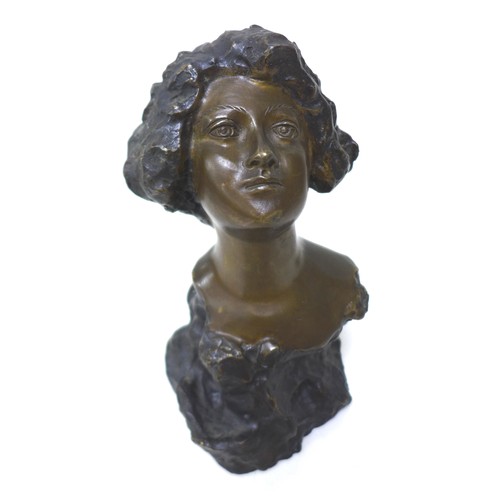 259 - Giuseppe Renda (Italian, 1859-1939): a bronze head and shoulder bust of a lady, signed 'Renda' in th... 