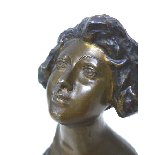 259 - Giuseppe Renda (Italian, 1859-1939): a bronze head and shoulder bust of a lady, signed 'Renda' in th... 