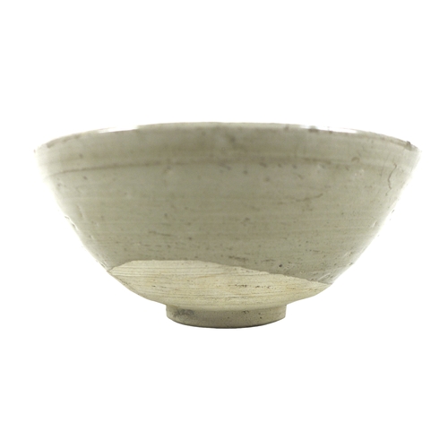 175 - A Chinese Longquan-type celadon bowl, decorated incised decoration of leaves to the inside, asymmetr... 