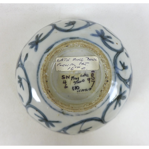 176 - A Chinese porcelain bowl, late Ming period, decorated in underglaze blue internally with four flower... 