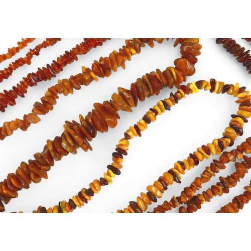 109 - A group of seventeen baltic amber necklaces, two of opera length, 160cm long, 815g total weight. (1 ... 