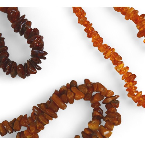 109 - A group of seventeen baltic amber necklaces, two of opera length, 160cm long, 815g total weight. (1 ... 