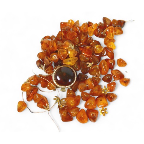 109 - A group of seventeen baltic amber necklaces, two of opera length, 160cm long, 815g total weight. (1 ... 