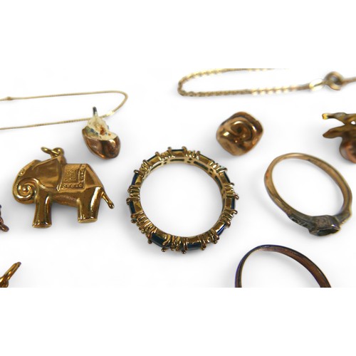 107 - Five pieces of 9ct gold, two gold teeth and a collection of gilt metal jewellery, 9ct 7.0gs, teeth 4... 