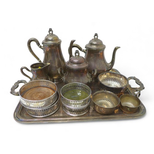 367 - A quantity of silver plated items, to include Ravin et D'Enfert set of coffee pot, water pot, sugar ... 